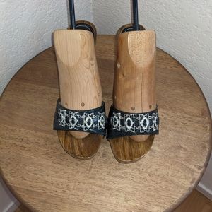 Bamboo size 7 black high heels.